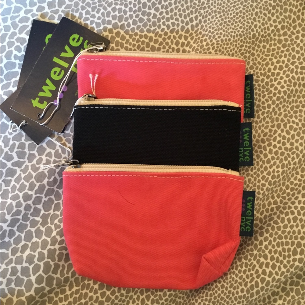 ⭐️⭐️TWELVE NYC POUCHES⭐️⭐️